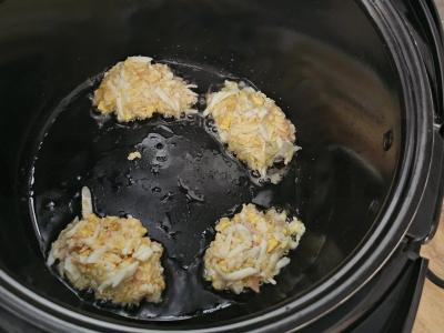 Krabų lazdelėmis kotletai su džiūvėsėliais Žingsnis 5