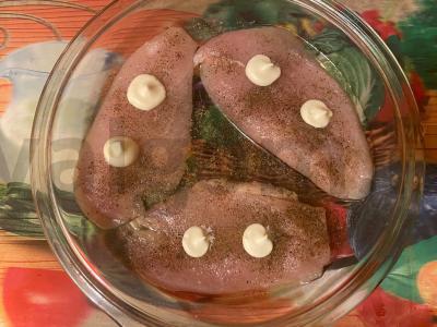 Vištienos filė po marinuotų grybų ir sūrio kepure Žingsnis 4