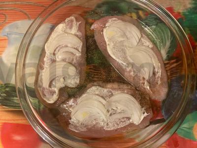 Vištienos filė po marinuotų grybų ir sūrio kepure Žingsnis 5