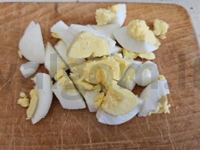 Žalias salotas su kiaušiniu ir dešrelėmis Žingsnis 1