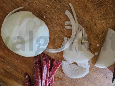 Skani pica su dešra ir daržovėmis Žingsnis 1