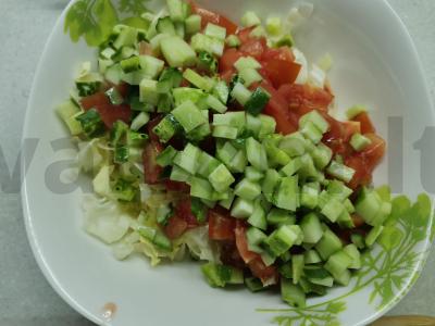 Daržovių salotas su kopūstais ir žirneliais Žingsnis 2