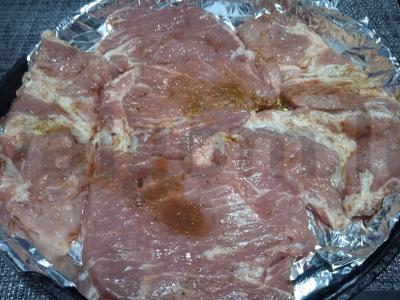 Kiauliena, kepta su ananasais ir marinuota vyšnių sultyse Žingsnis 4