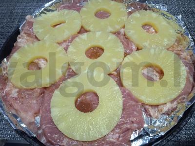 Kiauliena, kepta su ananasais ir marinuota vyšnių sultyse Žingsnis 5