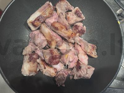 Jauna aviena, troškinta su svogūnais Žingsnis 2