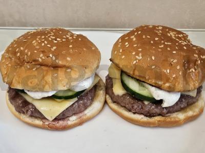 Burgeriai su grybų padažu pagrindine nuotrauka