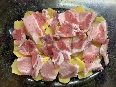 Bulvės su kiauliena ir grybais orkaitėje Žingsnis 2