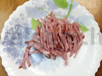 Salotas su konservuotais žirneliais ir pupelėmis „Asorti“ Žingsnis 1