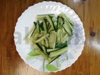 Salotas su konservuotais žirneliais ir pupelėmis „Asorti“ Žingsnis 3