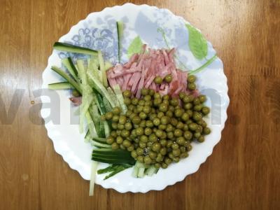 Salotas su konservuotais žirneliais ir pupelėmis „Asorti“ Žingsnis 4