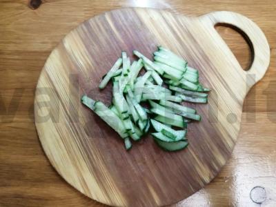 Salotas su konservuotais žirneliais ir pupelėmis „Asorti“ Žingsnis 7