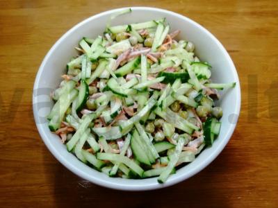 Salotas su konservuotais žirneliais ir pupelėmis „Asorti“ Žingsnis 8