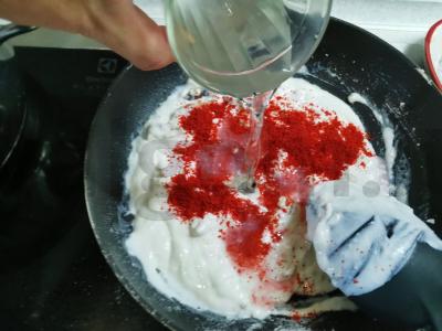 Mėsos ritinėliai su svogūnais ir grybais Žingsnis 8