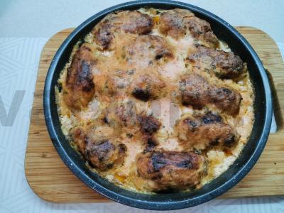 Mėsos ritinėliai su svogūnais ir grybais pagrindine nuotrauka