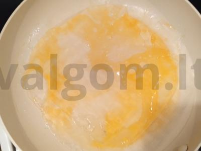 Kiaušinių blynai ant ryžių popieriaus su įdaru Žingsnis 3