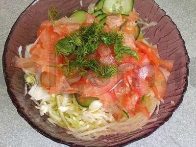 Kopūstų salotas su daržovėmis ir džiovintomis spanguolėmis Žingsnis 5