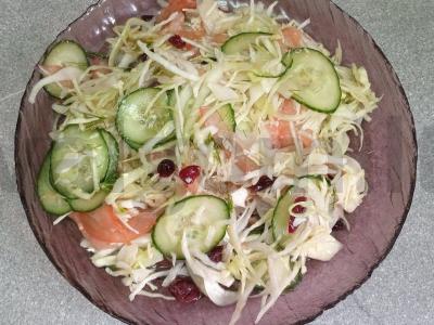 Kopūstų salotas su daržovėmis ir džiovintomis spanguolėmis Žingsnis 7