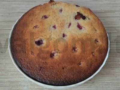 Mannikas su kefyru ir vyšniomis pagrindine nuotrauka