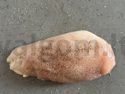 Salotos su pupelėmis, vištienos filė ir agurku Žingsnis 1