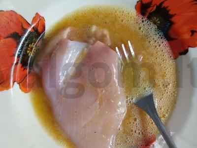 Vištienos šlaunelių filė kiaušinyje Žingsnis 3