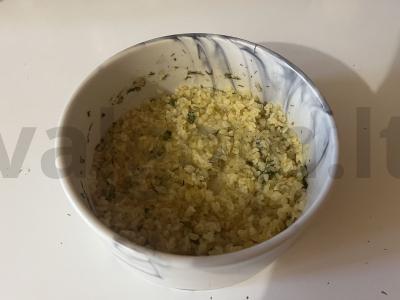 Vegetariška bulguro košė mikrobangų krosnelėje pagrindine nuotrauka