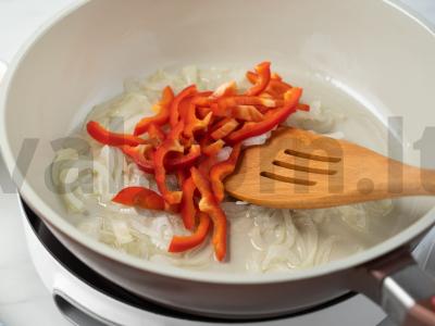 Vištienos kepenėlės su daržovėmis Žingsnis 3