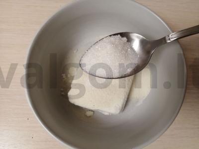 Sūrio blynai su manų kruopomis ir šokoladiniu įdaru Žingsnis 4