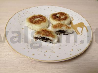 Sūrio blynai su manų kruopomis ir šokoladiniu įdaru pagrindine nuotrauka