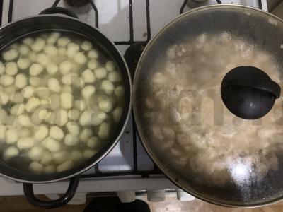 Bulvių gnocchi su vištiena grietinėlėje ir žaliaisiais žirneliais Žingsnis 3