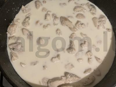 Bulvių gnocchi su vištiena grietinėlėje ir žaliaisiais žirneliais Žingsnis 4