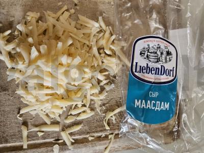 Krustingi tostai su servelatu ir maasdamo sūriu Žingsnis 1