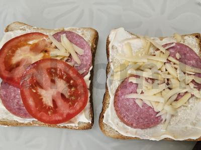 Krustingi tostai su servelatu ir maasdamo sūriu Žingsnis 3