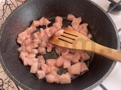 Plovas su vištiena ir daržovėmis Žingsnis 1