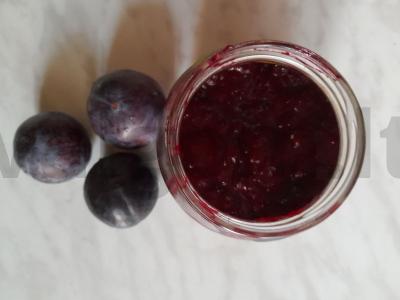 Arbata su juodųjų serbentų ir slyvų Žingsnis 1