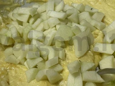 Obuolių šarlotė su varške Žingsnis 4