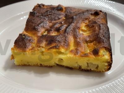 Obuolių šarlotė su varške pagrindine nuotrauka