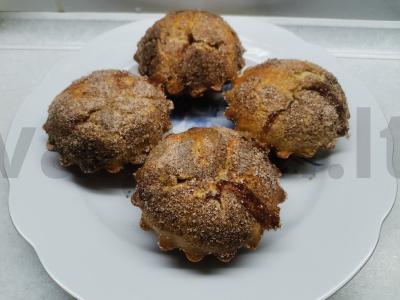 Muffinai su juodąja serbentu pagrindine nuotrauka