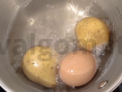 Salotas „Karališkas“ su vištienos kepenėlėmis ir graikiniais riešutais Žingsnis 1