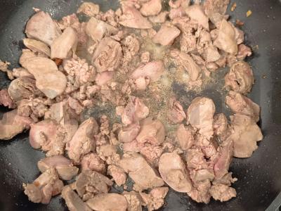 Salotas „Karališkas“ su vištienos kepenėlėmis ir graikiniais riešutais Žingsnis 2