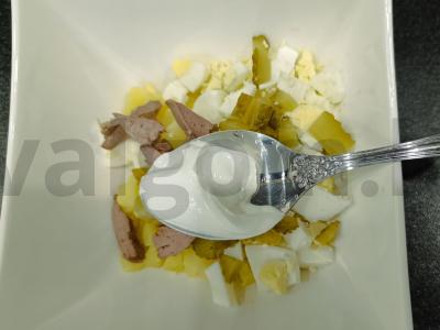 Salotas „Karališkas“ su vištienos kepenėlėmis ir graikiniais riešutais Žingsnis 7