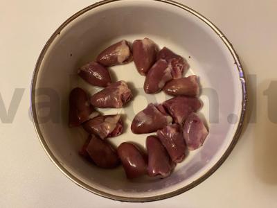 Salotas „Stefany“ su vištienos širdelėmis Žingsnis 2