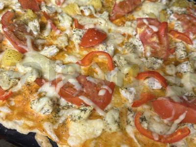 Pica su ananasais, sūriu ir vištiena pagrindine nuotrauka