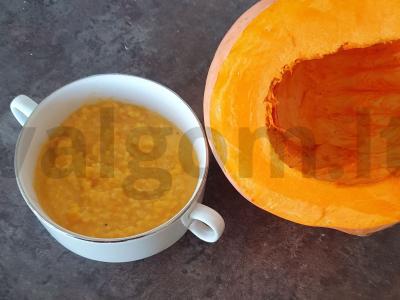 Moliūgų košė su pienu pusryčiams pagrindine nuotrauka