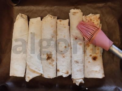 Saldžios vamzdeliai su varške ir razinom iš lavašo Žingsnis 5