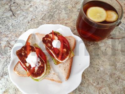 Sumuštinis su halumi sūriu ir cukinija pusryčiams Žingsnis 14