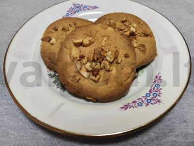 Sausainių tešla su žemės riešutais pagrindine nuotrauka