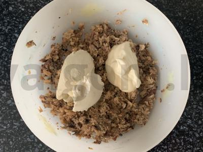 Užkandis ant batono su varškės sūriu ir šprotų Žingsnis 3