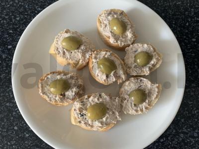 Užkandis ant batono su varškės sūriu ir šprotų Žingsnis 5