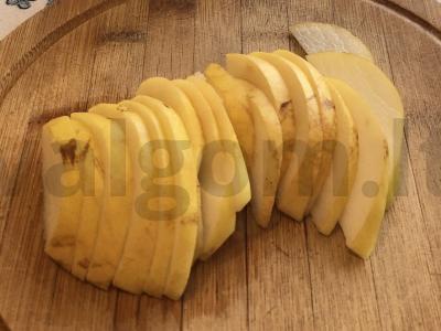 Kriaušių arbata su medumi ir cinamonu Žingsnis 1