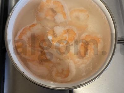 Salotos su krevetėmis ir ananasais Žingsnis 1